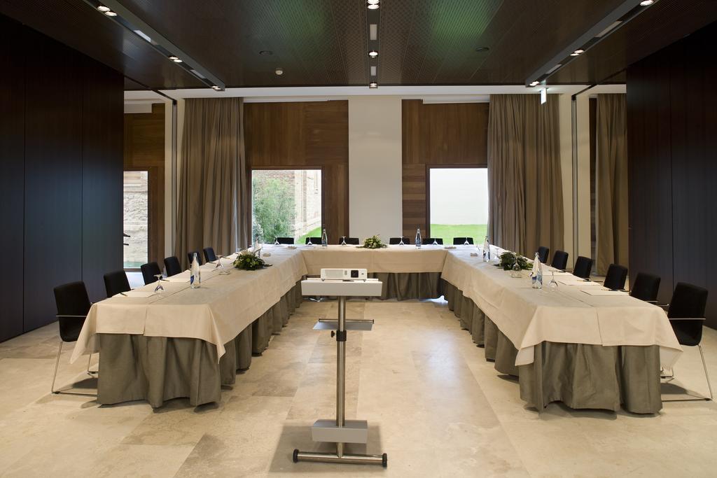 Parador De Alcalá de Henares Zewnętrze zdjęcie